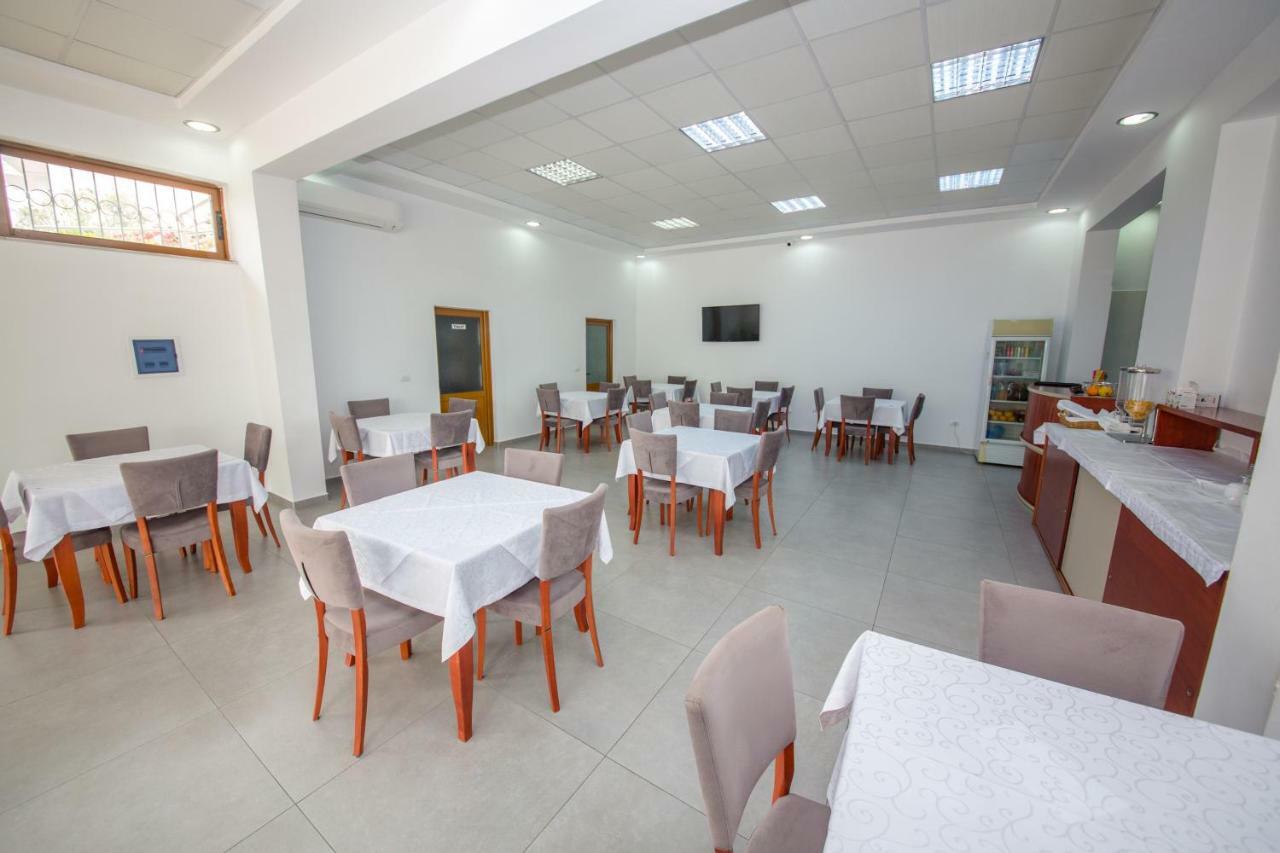 Hotel Alina Саранда Екстер'єр фото