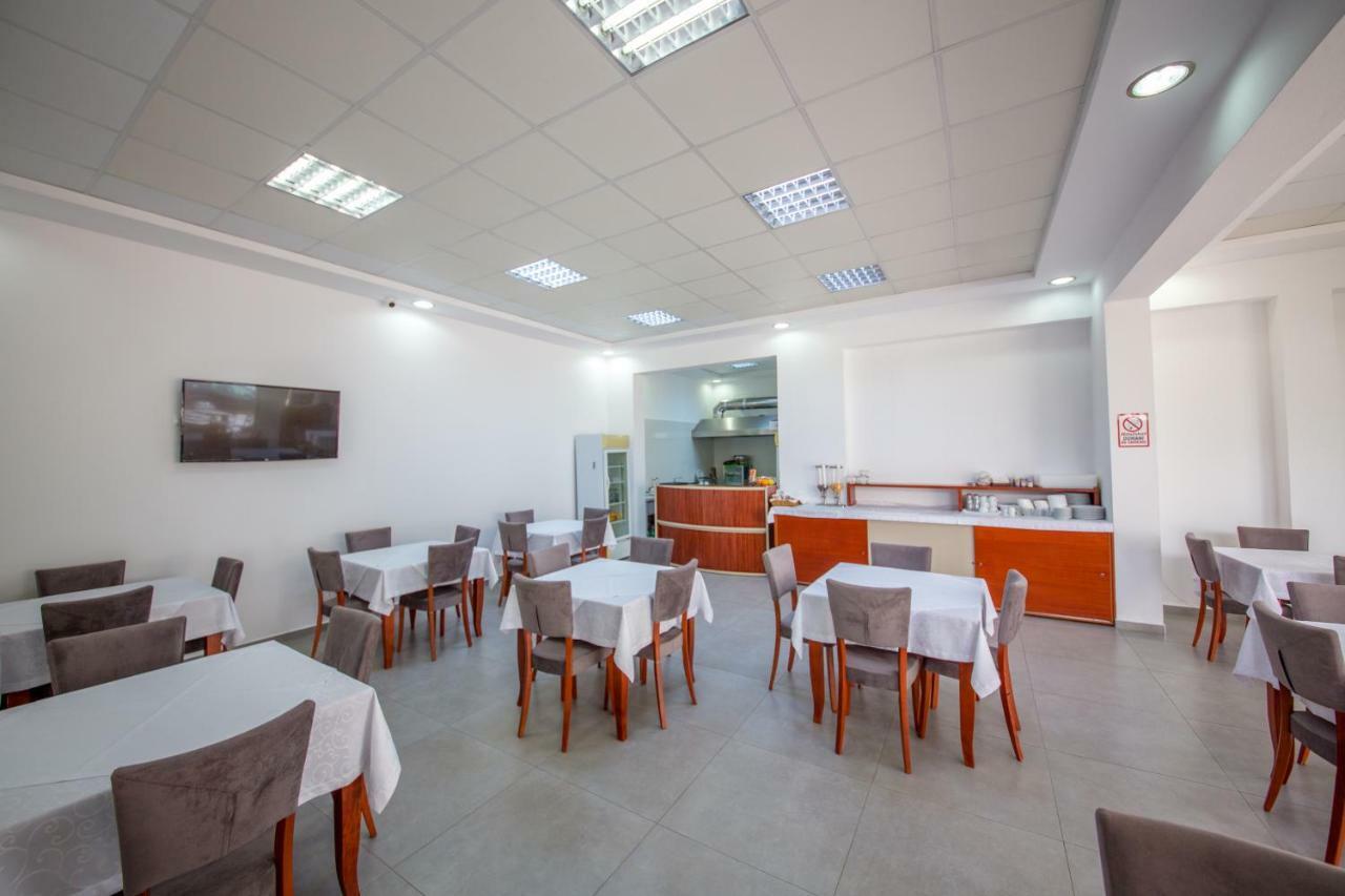 Hotel Alina Саранда Екстер'єр фото