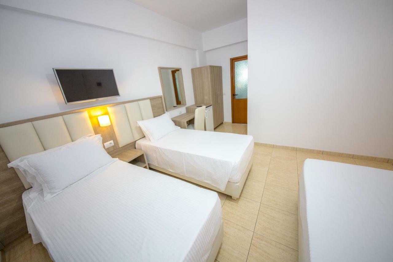 Hotel Alina Саранда Екстер'єр фото