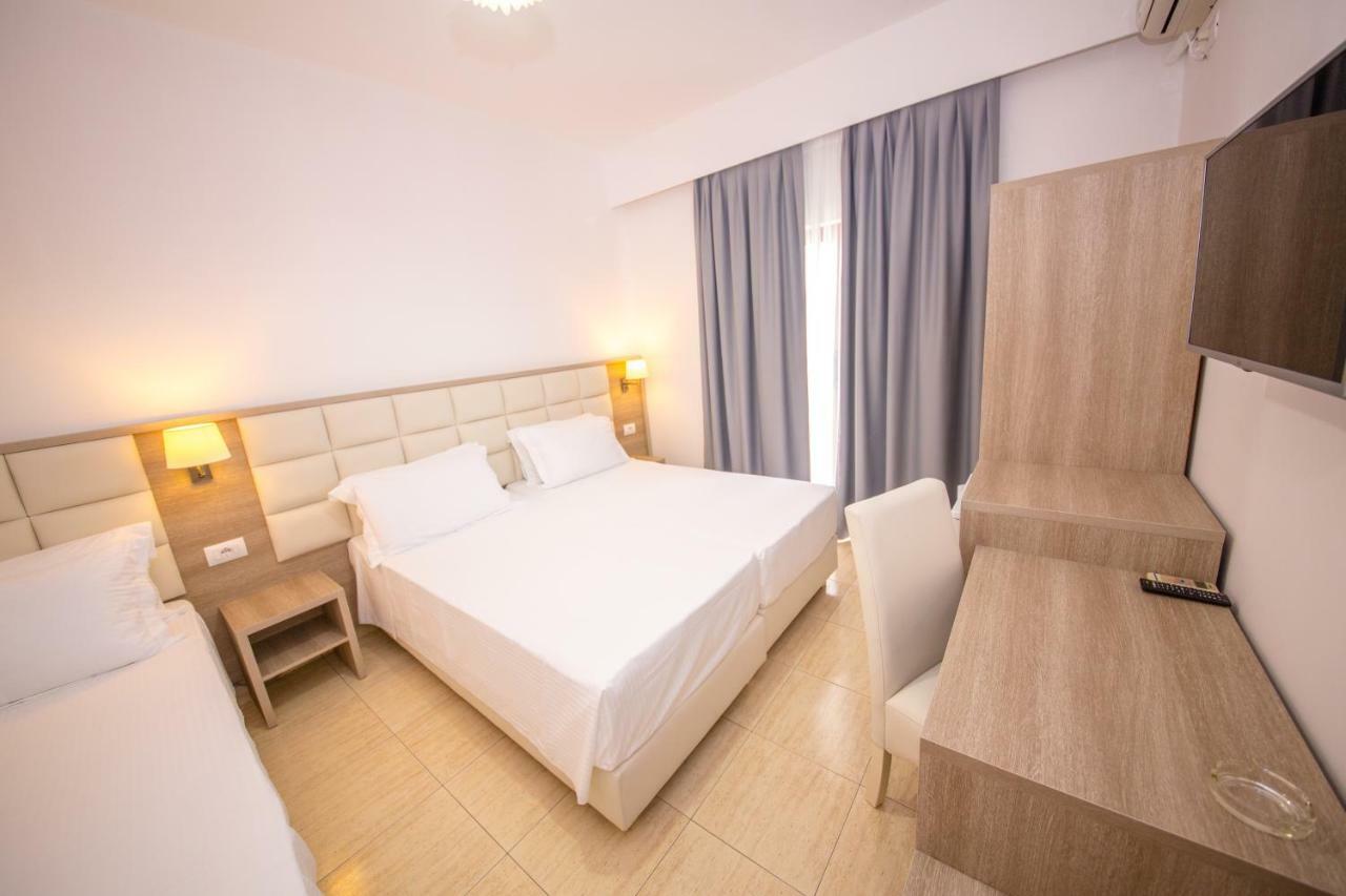 Hotel Alina Саранда Екстер'єр фото