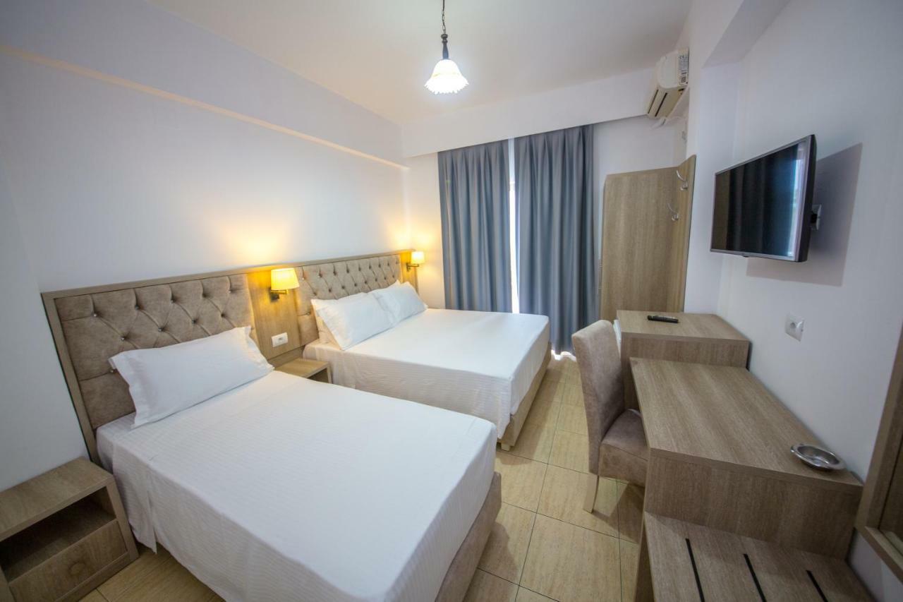 Hotel Alina Саранда Екстер'єр фото