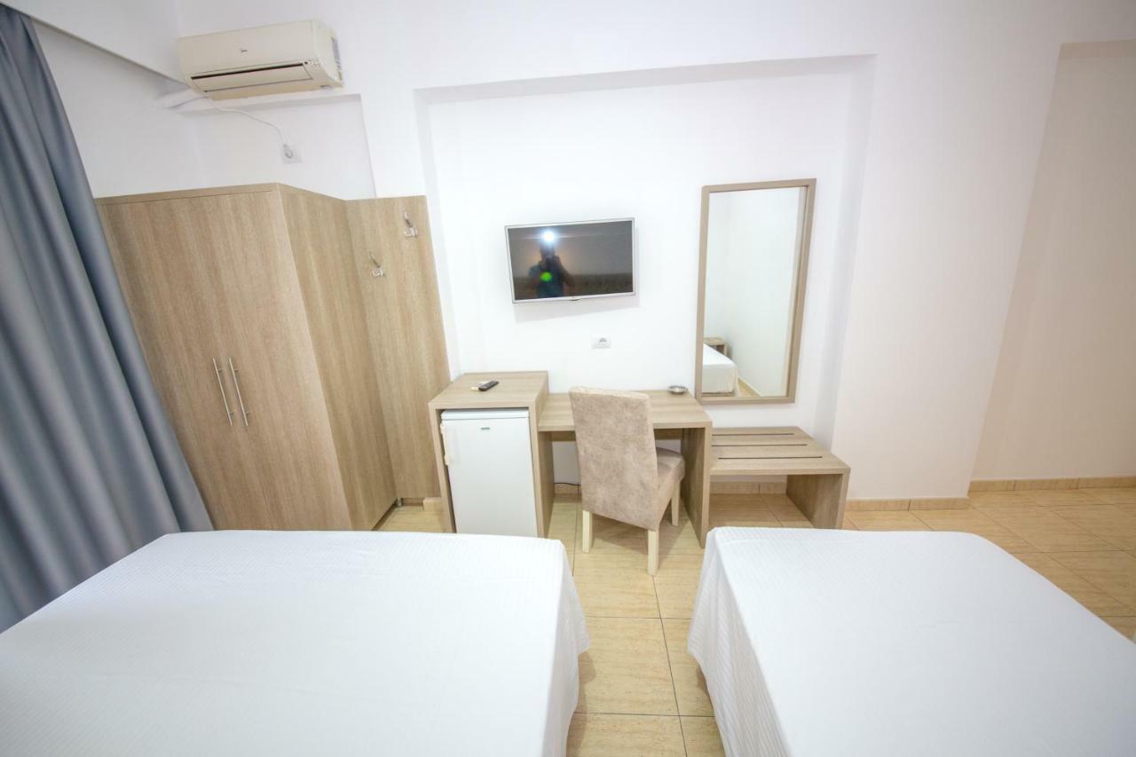 Hotel Alina Саранда Екстер'єр фото