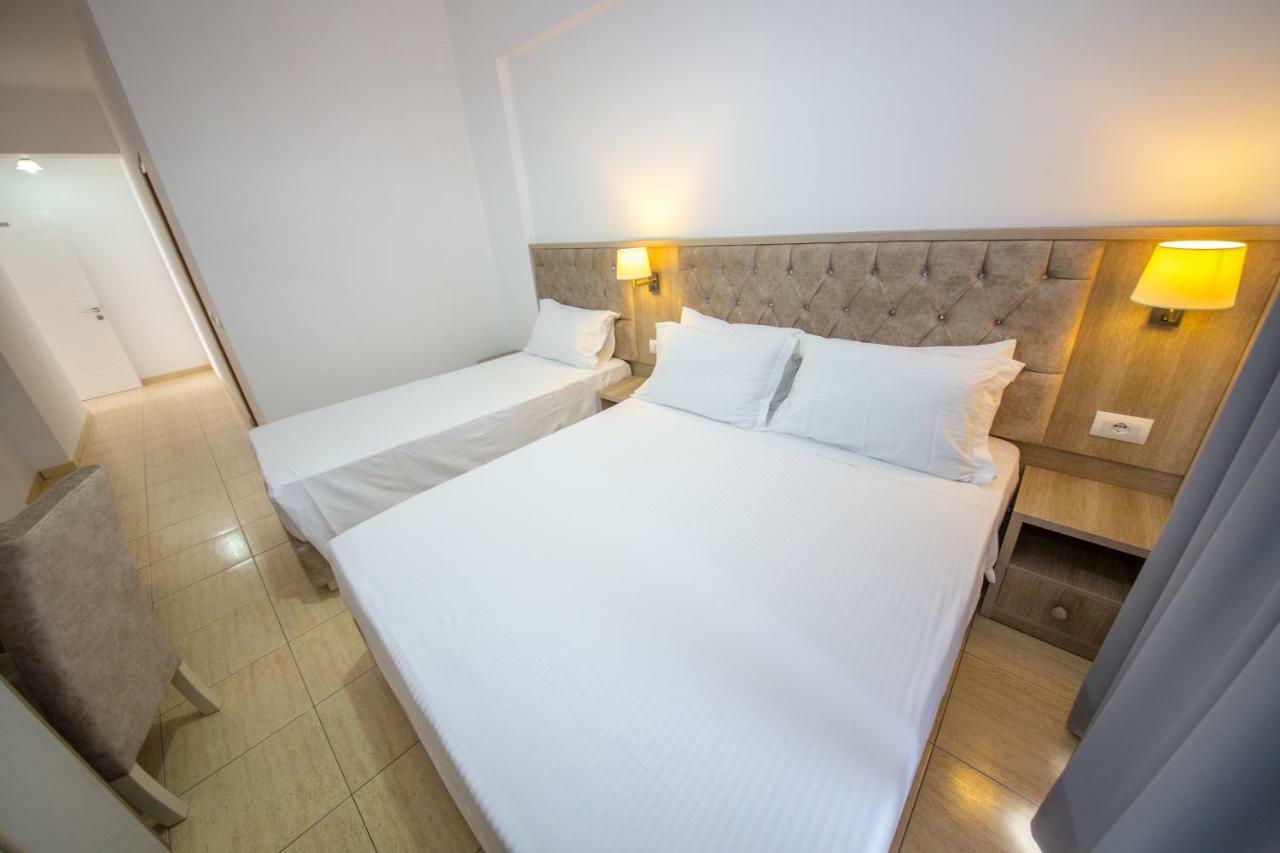Hotel Alina Саранда Екстер'єр фото