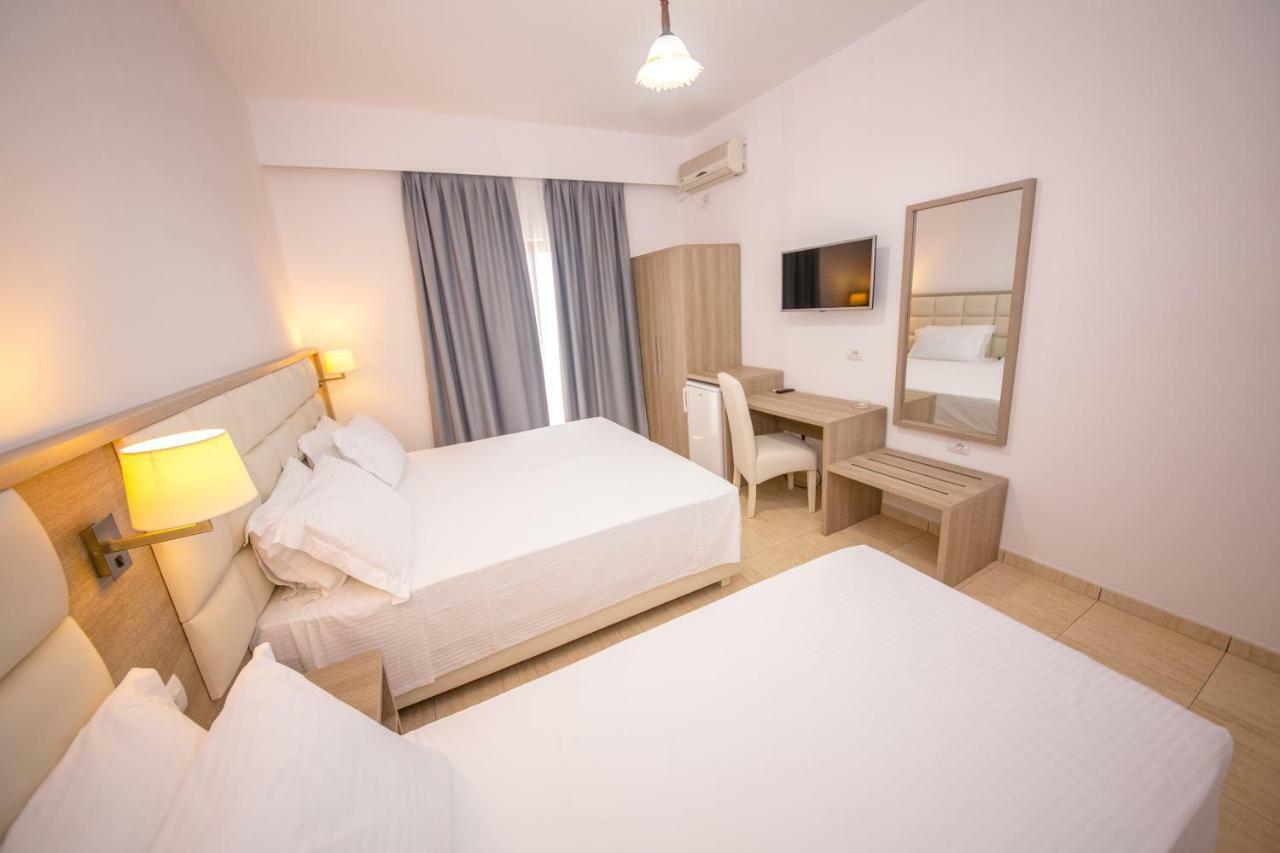 Hotel Alina Саранда Екстер'єр фото