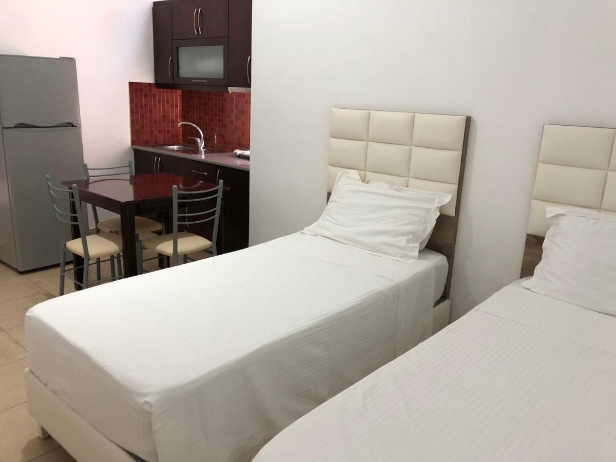 Hotel Alina Саранда Екстер'єр фото